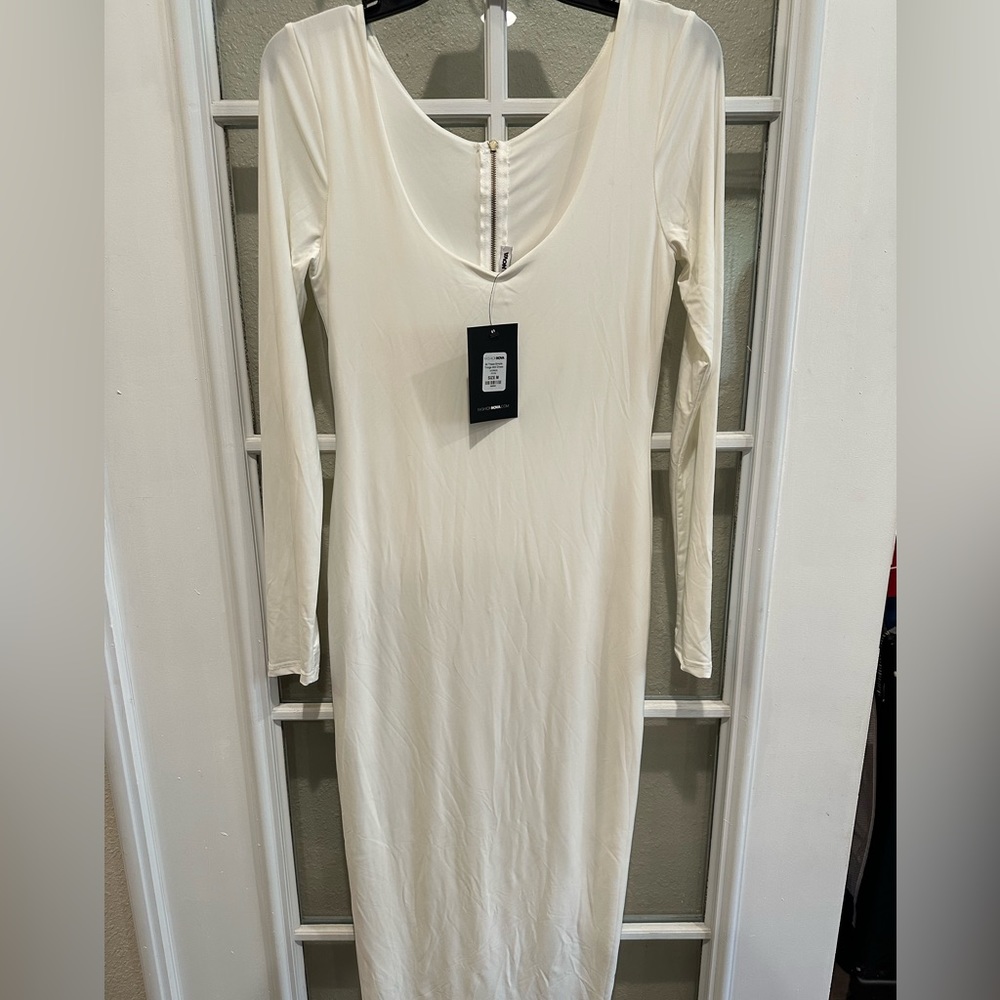 Fashion Nova white long-sleeve body-con, back zipper. Brand new. Size M.